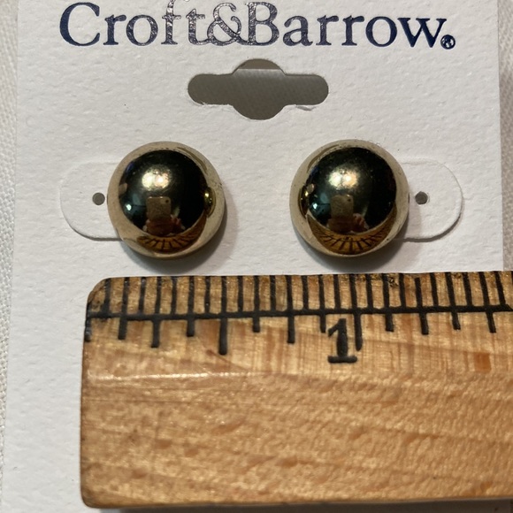 CROFT & BARROW NWOT goldtone pierced earrings for sensitive ears $15 - Picture 3 of 3